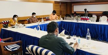 Tourism Minister holds meeting to discuss the crisis in sector